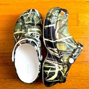 Platform women’s crocs (rare) size 7